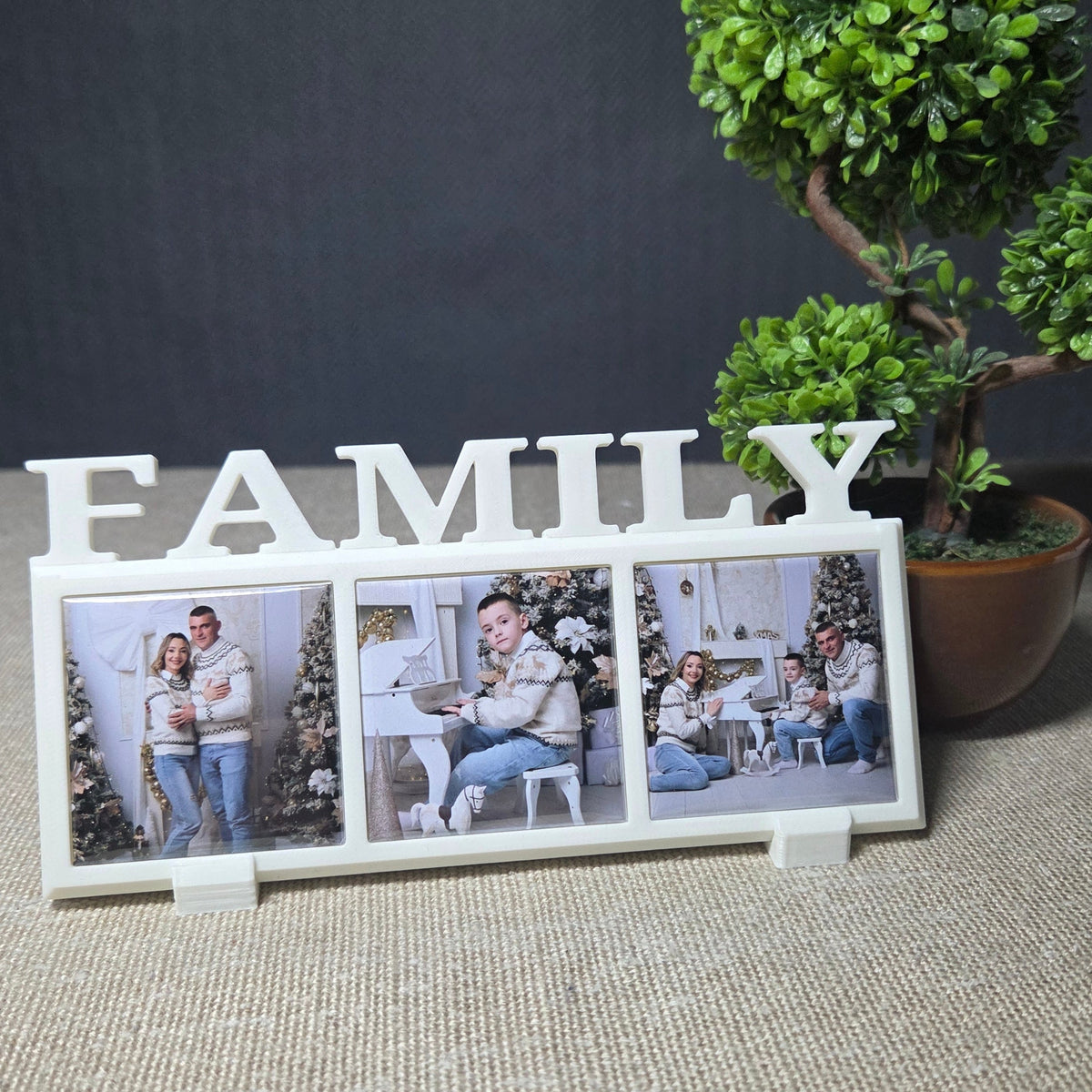 Ramă FAMILY cu 3 magneți personalizați • Familia, aproape