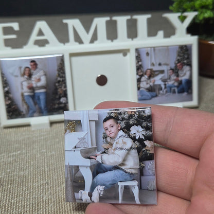 Ramă FAMILY cu 3 magneți personalizați • Familia, aproape